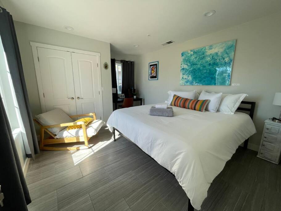 Art House King Beds Near The Breweries